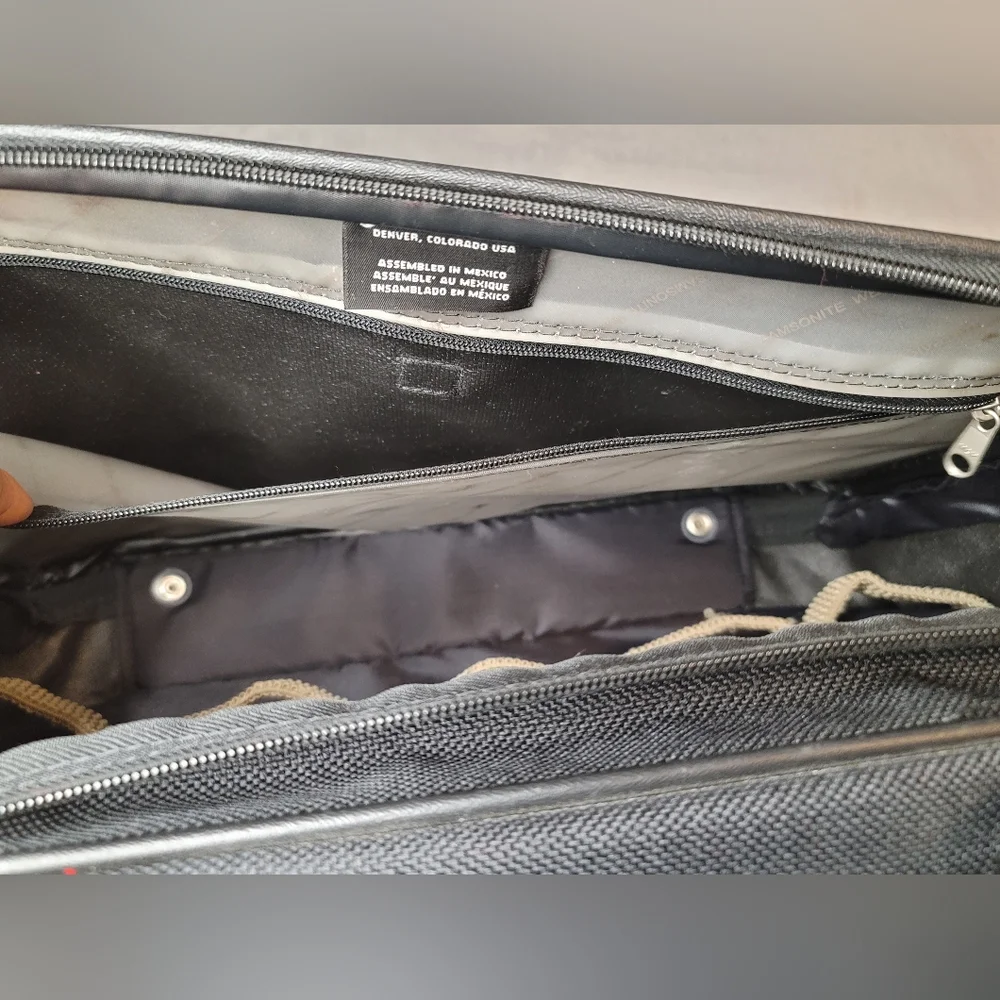 Samsonite Black Travel Tote Carry-On Bag Overnight Business Briefcase 17